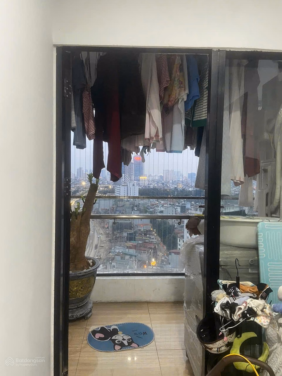 The owner is selling a beauty queen lake view apartment on the 19th floor with 3 bedrooms at Ngoc Khanh Plaza, No. 1 Pham Huy Thong, Ba Dinh
