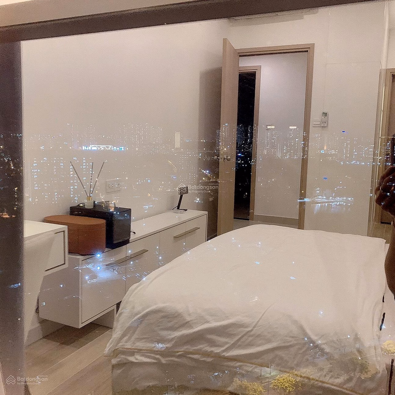 THE OWNER SELLS A 2BR, 2WC APARTMENT FOR SALE WITH LANDMARK VIEW, EXTREMELY BEAUTIFUL HOUSE, SELLING PRICE 7 BILLION, ALL AVAILABLE