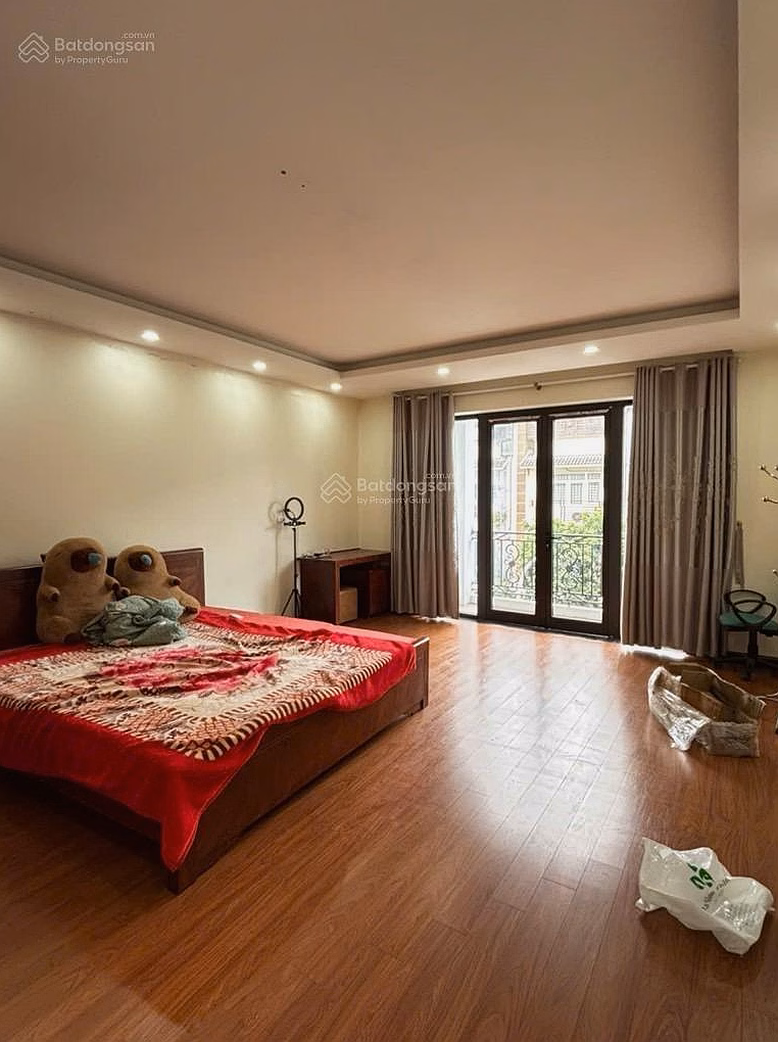 Selling 91m2 corner apartment, lake view, middle floor, full of quality furniture, Rainbow building, Southwest Linh Dam