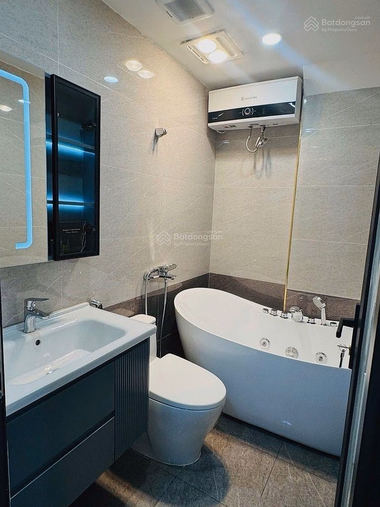 Selling 91m2 corner apartment, lake view, middle floor, full of quality furniture, Rainbow building, Southwest Linh Dam