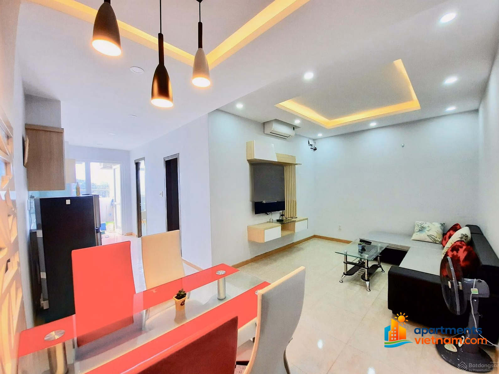 Selling a 2-bedroom apartment on the middle floor with skylight in Muong Thanh Khanh Hoa