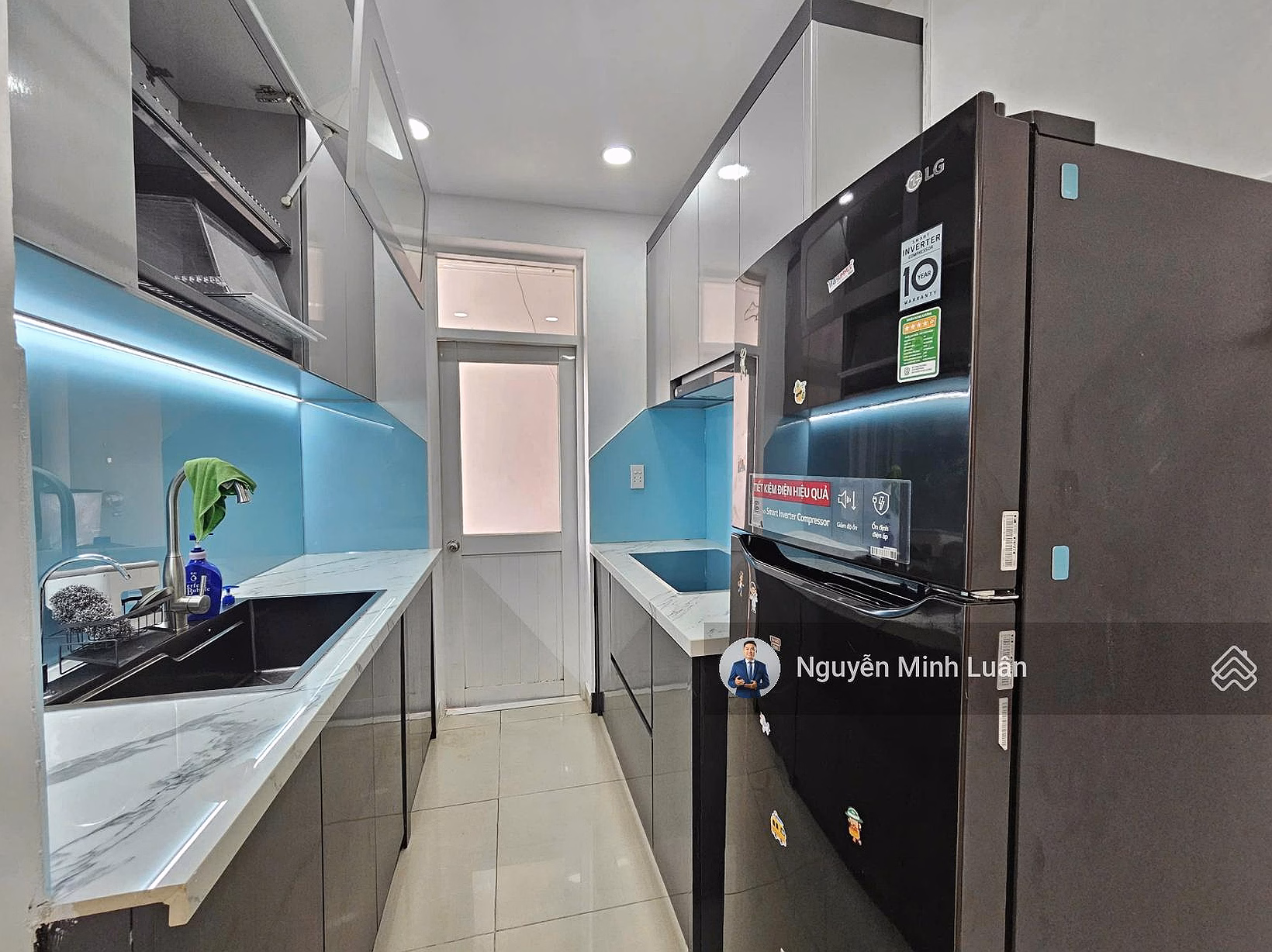 Urgent sale of Sky Garden PMH apartment Q7 - 3 bedrooms 2 bathrooms with separate red book 5.8 billion. Contact 0935 382 *** Mr. Luan