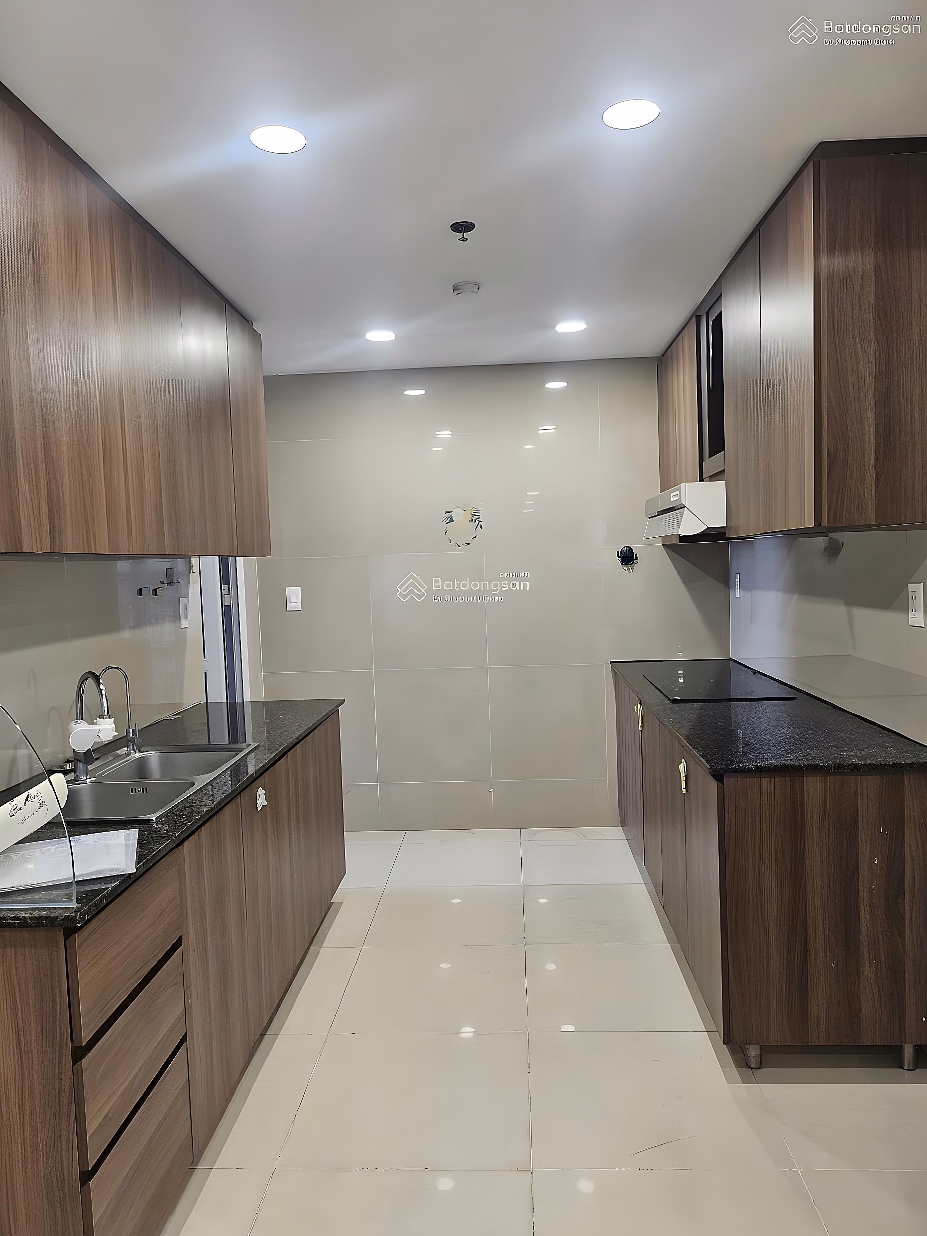 The owner sells An Phu apartment, new block A, 127m2, 3 bedrooms, 2 bathrooms, windows, price 5.9 billion Tuan 0901 499 ***