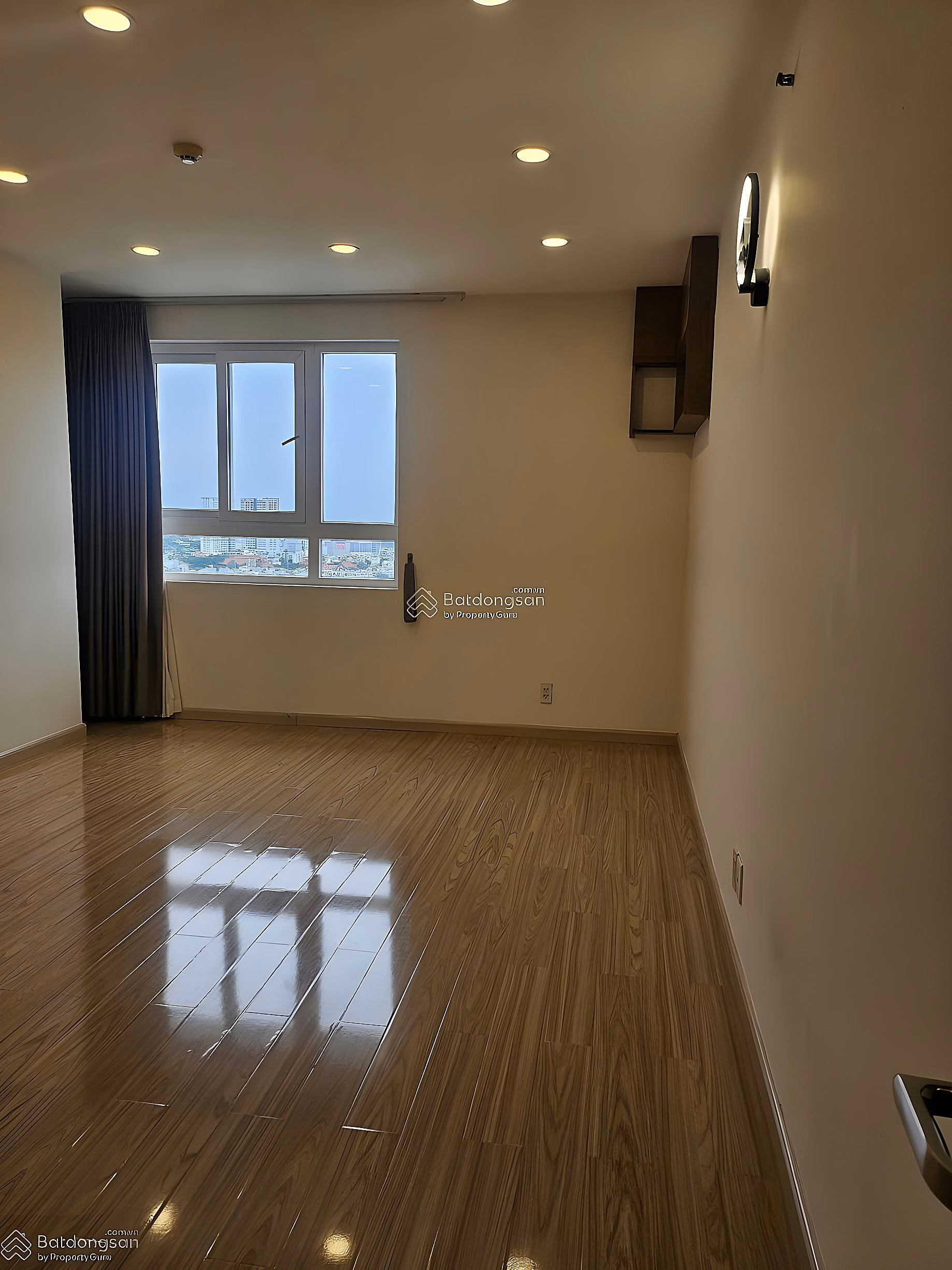 The owner sells An Phu apartment, new block A, 127m2, 3 bedrooms, 2 bathrooms, windows, price 5.9 billion Tuan 0901 499 ***