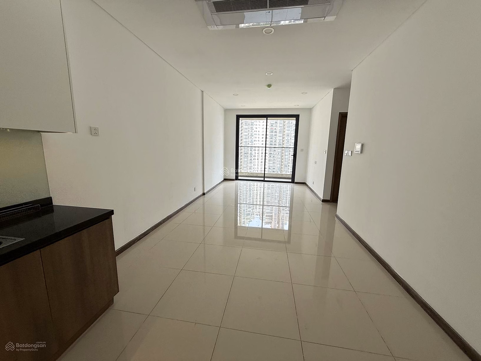 Opal SGP 2 bedroom apartment for sale, cheap price, unfurnished, convenient design