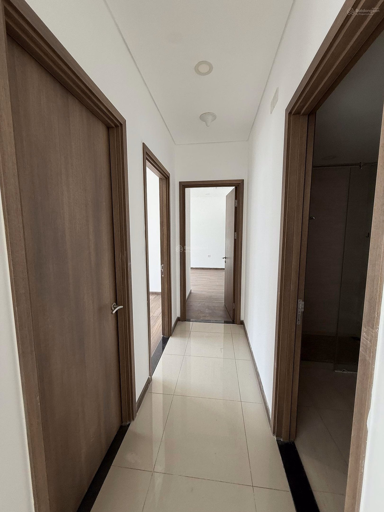 Opal SGP 2 bedroom apartment for sale, cheap price, unfurnished, convenient design