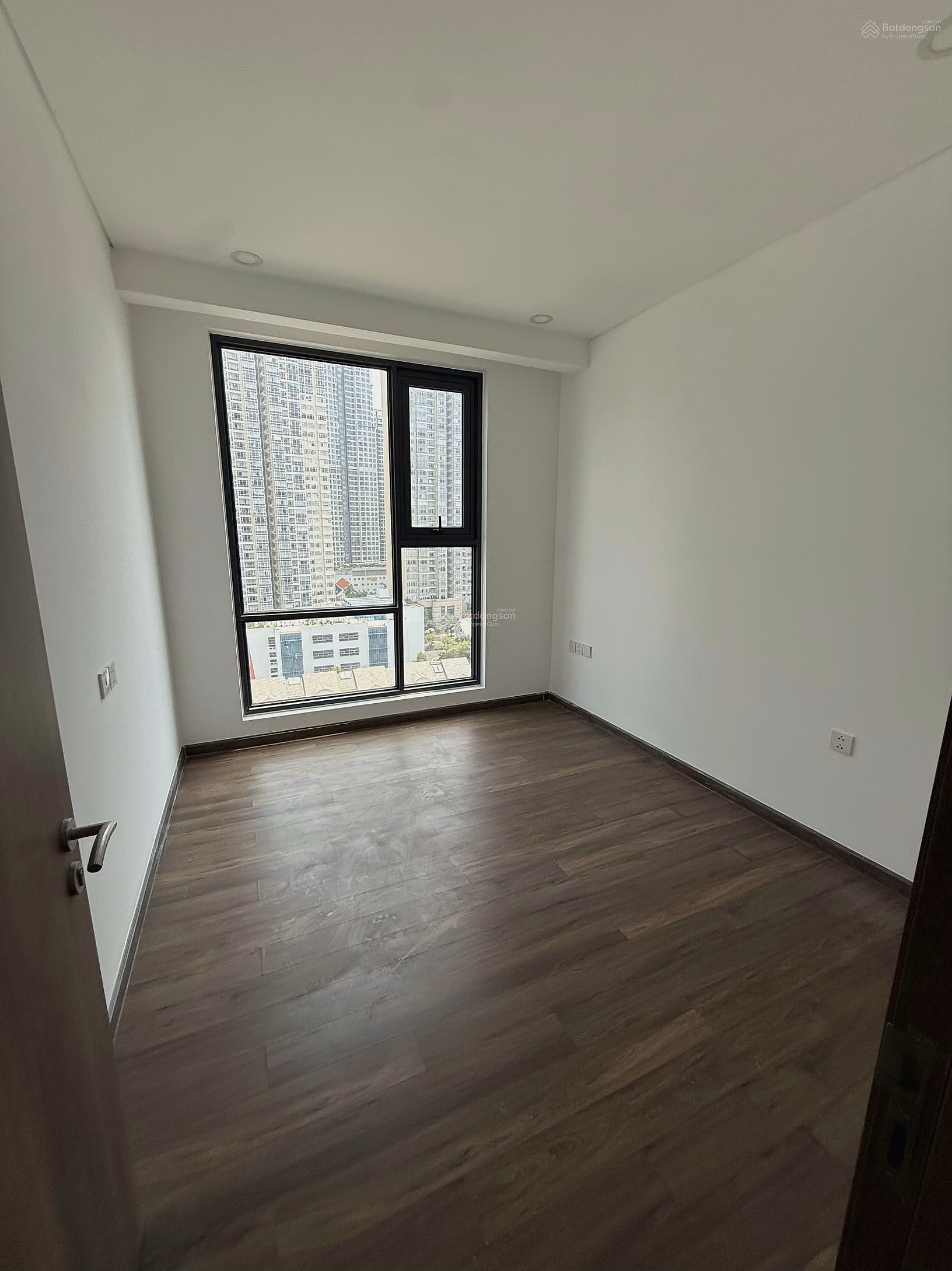 Opal SGP 2 bedroom apartment for sale, cheap price, unfurnished, convenient design