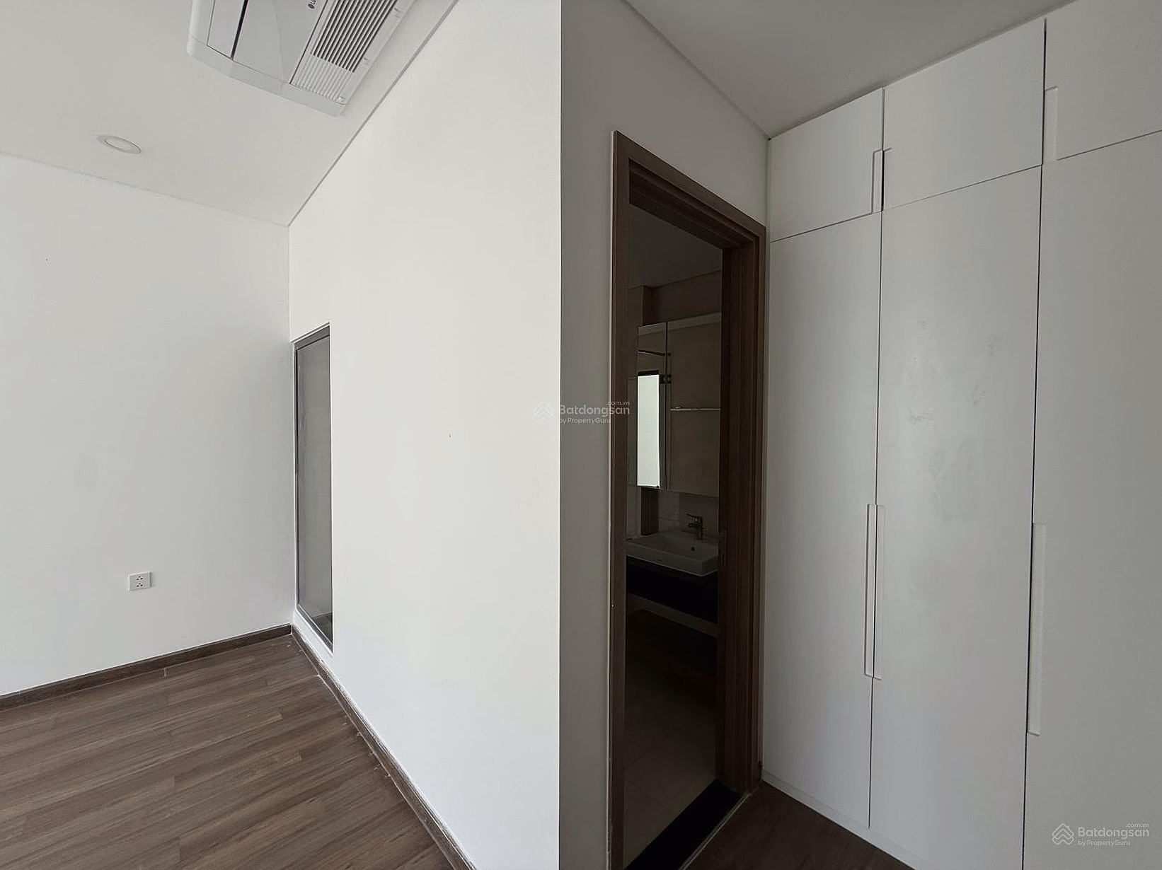 Opal SGP 2 bedroom apartment for sale, cheap price, unfurnished, convenient design