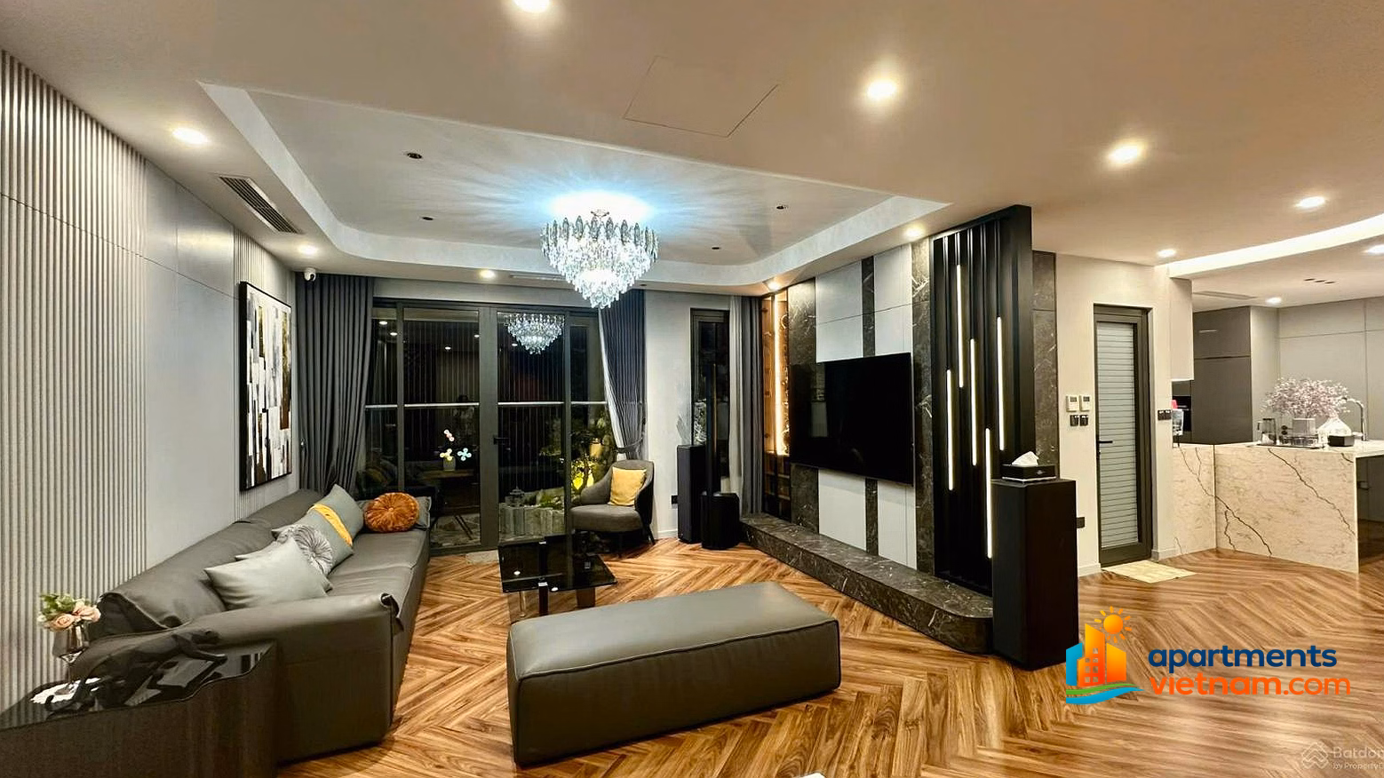 3-bedroom corner apartment, at Hoang Thanh Pearl, 10.5 billion, 110m2, red book, full furniture, middle floor with fireworks view