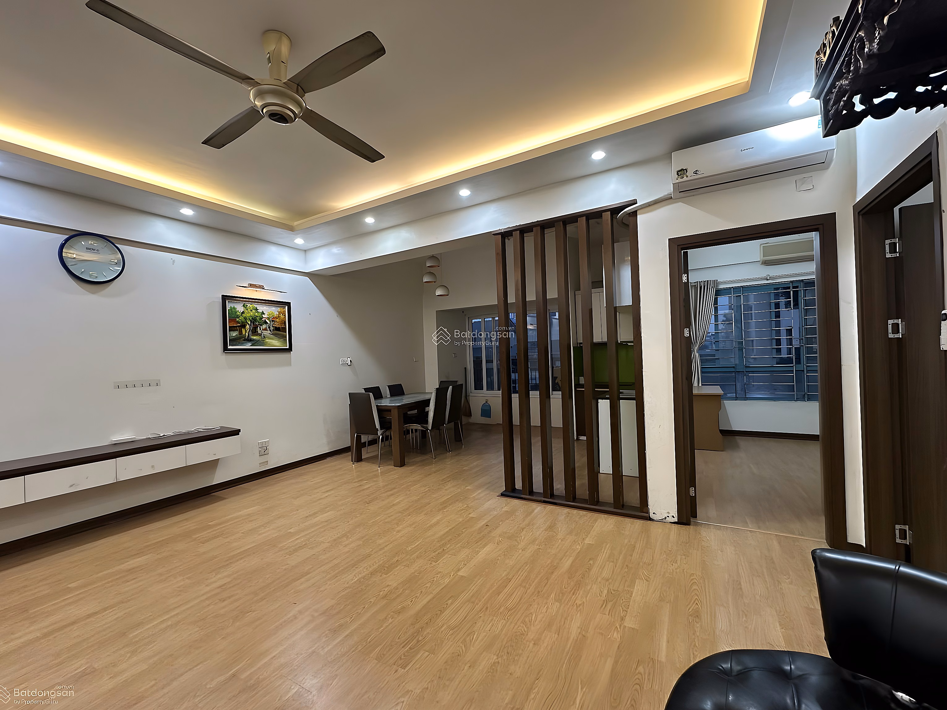 The owner reduces 800 million for a 2-bedroom house in a beautiful residential area near the National Economics University and Mo Market, 5.9 billion with TL.