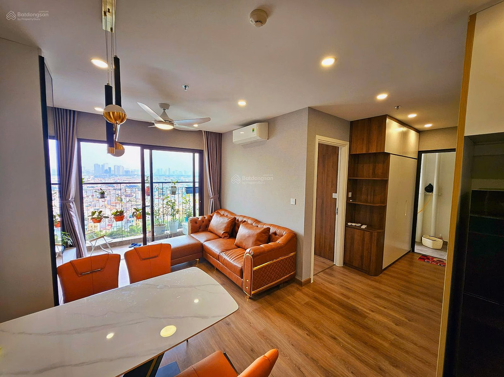 Apartment for sale at good price: Studio 2.2 billion, 1 bedroom + 3.2 billion, 2 bedroom 4 billion, 3 bedroom - 5.5 billion Vinhomes Smart City urban area