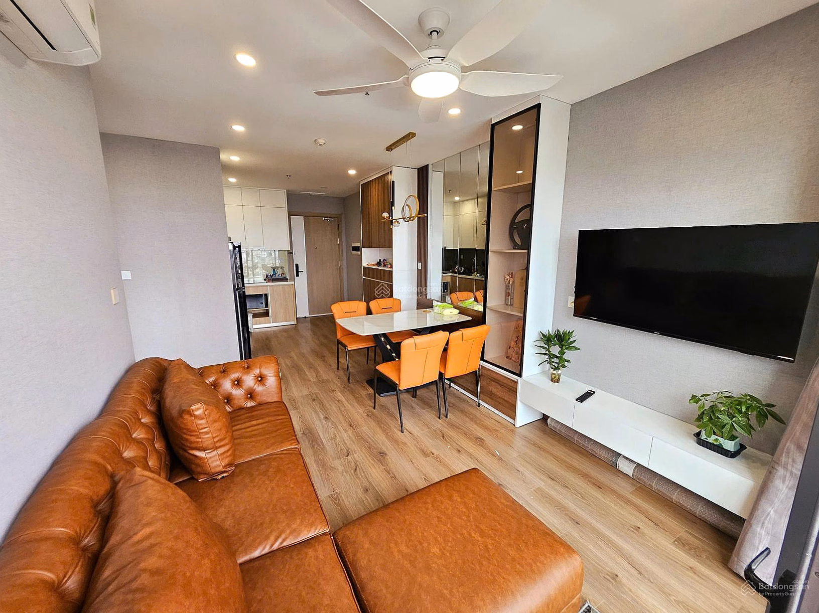 Apartment for sale at good price: Studio 2.2 billion, 1 bedroom + 3.2 billion, 2 bedroom 4 billion, 3 bedroom - 5.5 billion Vinhomes Smart City urban area