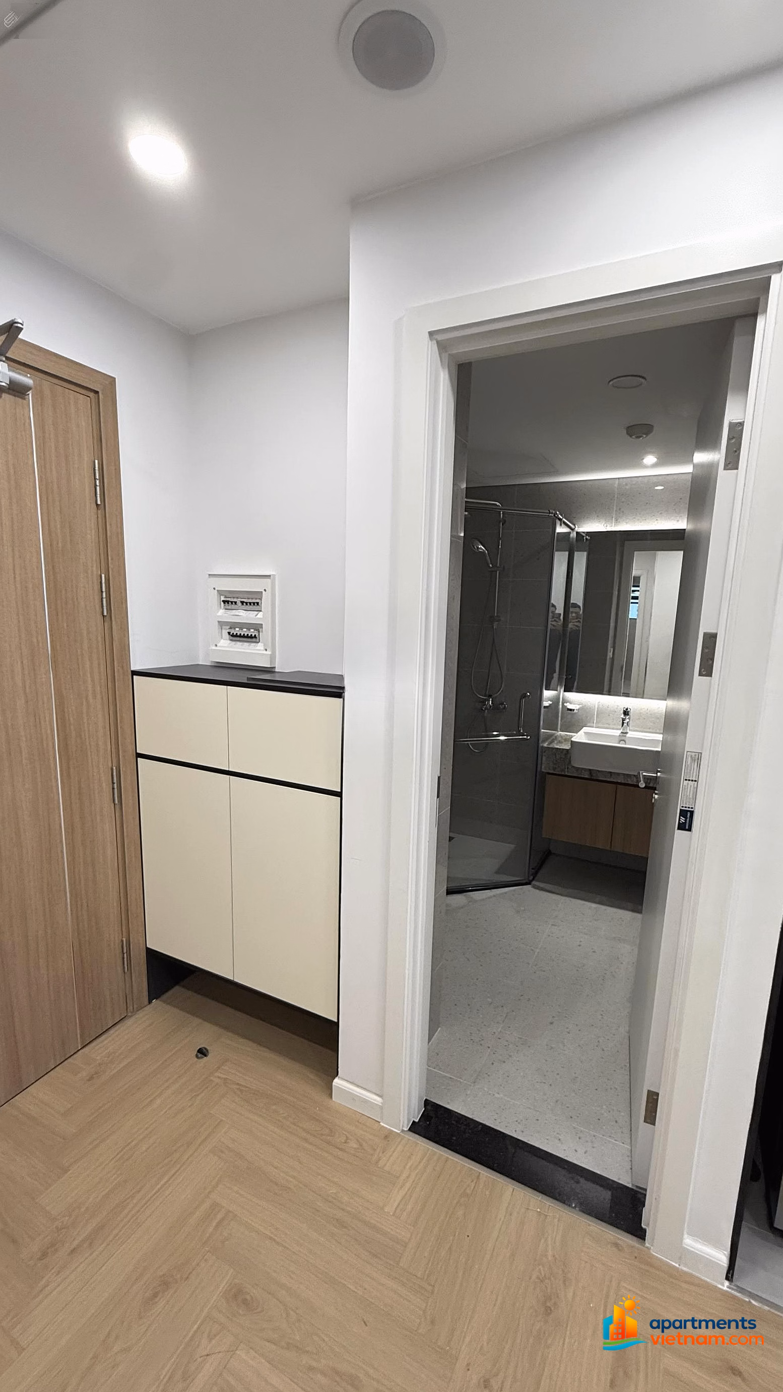 Apartment for rent with 2 bedrooms, 2 bathrooms, 19.8 million, corner apartment 72m2 at 90 Lang Street, The Ninety Complex, Dong Da, Hanoi