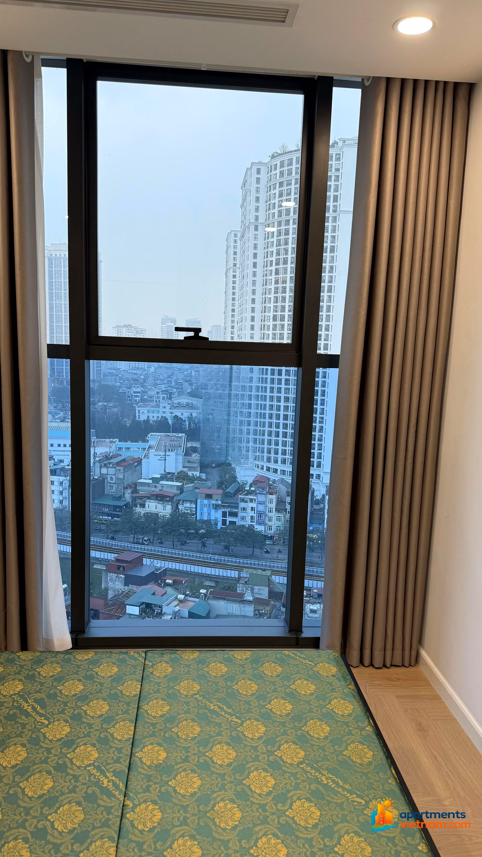 Apartment for rent with 2 bedrooms, 2 bathrooms, 19.8 million, corner apartment 72m2 at 90 Lang Street, The Ninety Complex, Dong Da, Hanoi