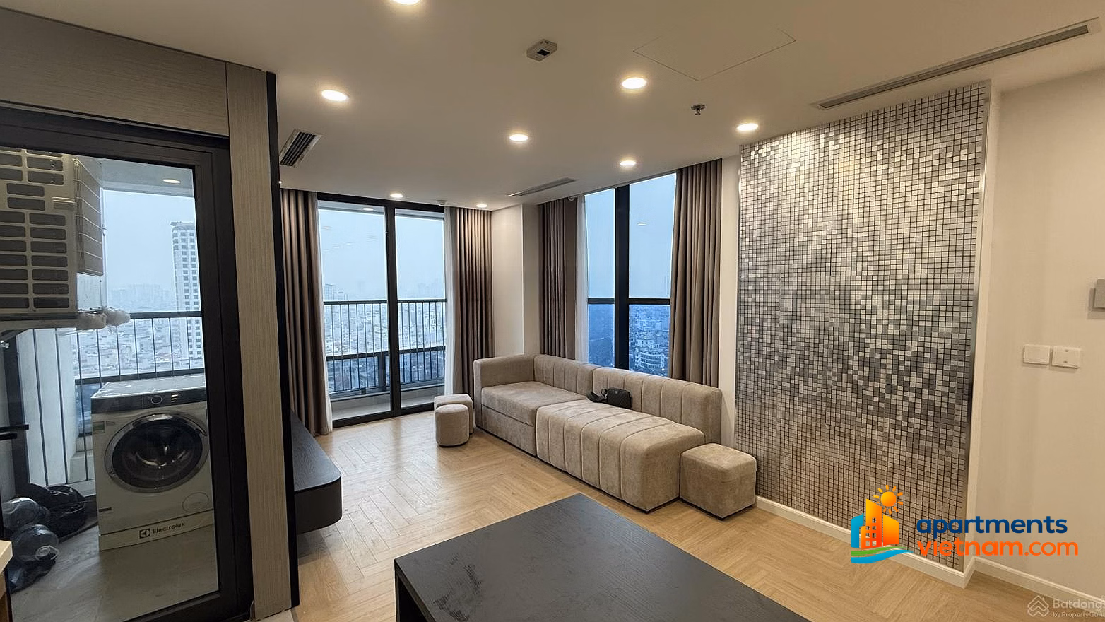 Apartment for rent with 2 bedrooms, 2 bathrooms, 19.8 million, corner apartment 72m2 at 90 Lang Street, The Ninety Complex, Dong Da, Hanoi