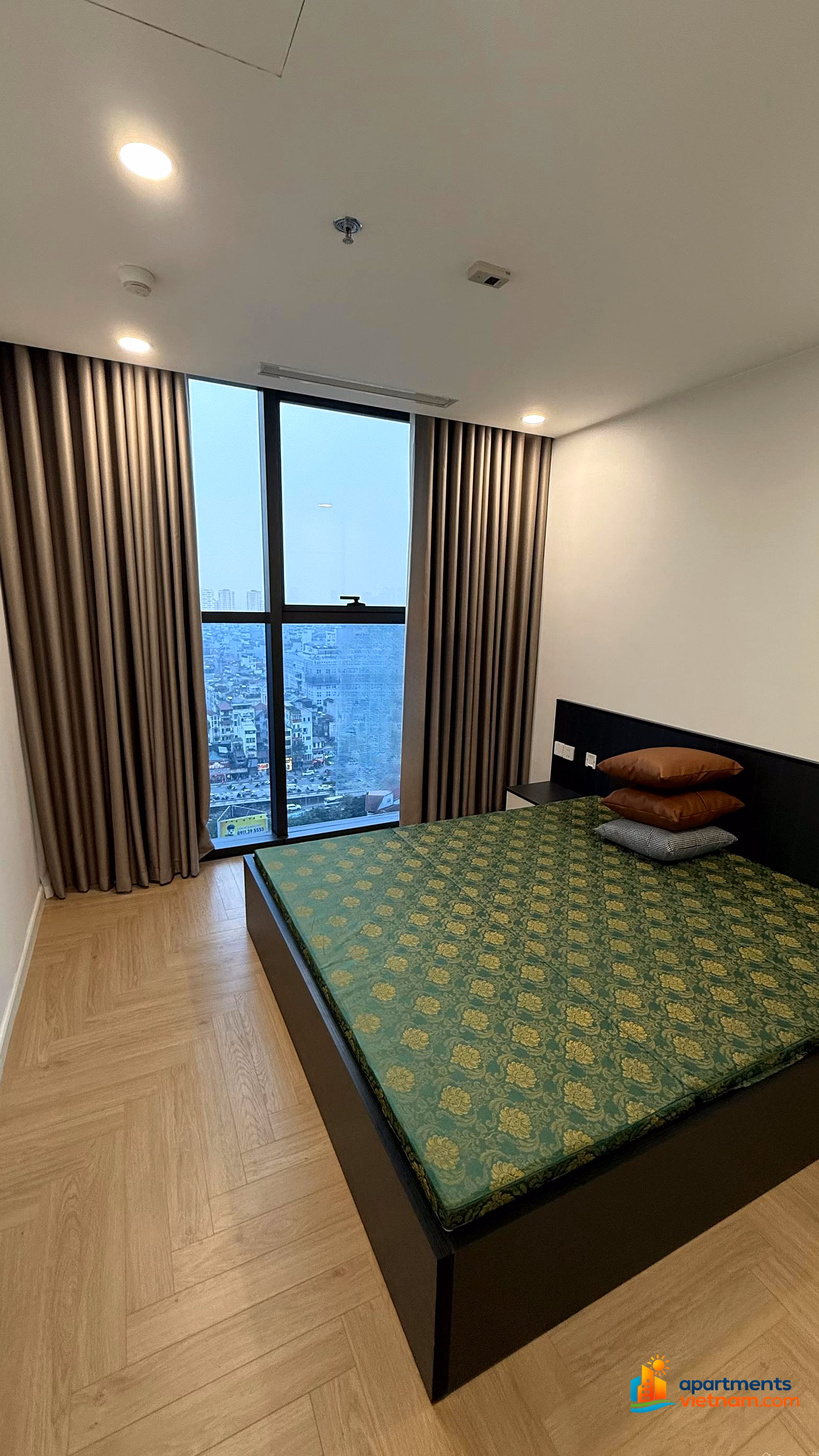 Apartment for rent with 2 bedrooms, 2 bathrooms, 19.8 million, corner apartment 72m2 at 90 Lang Street, The Ninety Complex, Dong Da, Hanoi