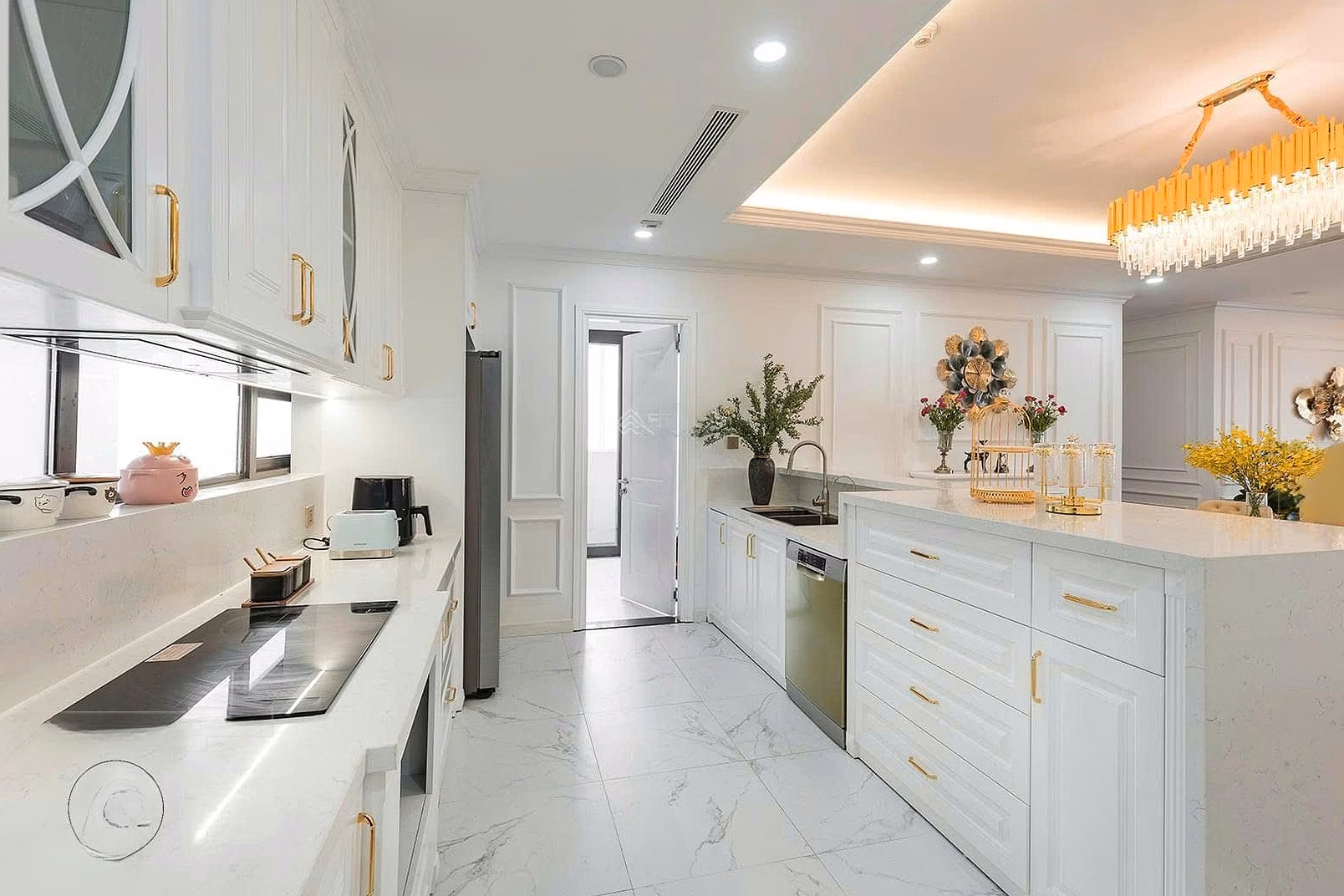 Need to sell quickly 2BR - 2VS apartment, area 72m², price 7.8 billion at The Legend***