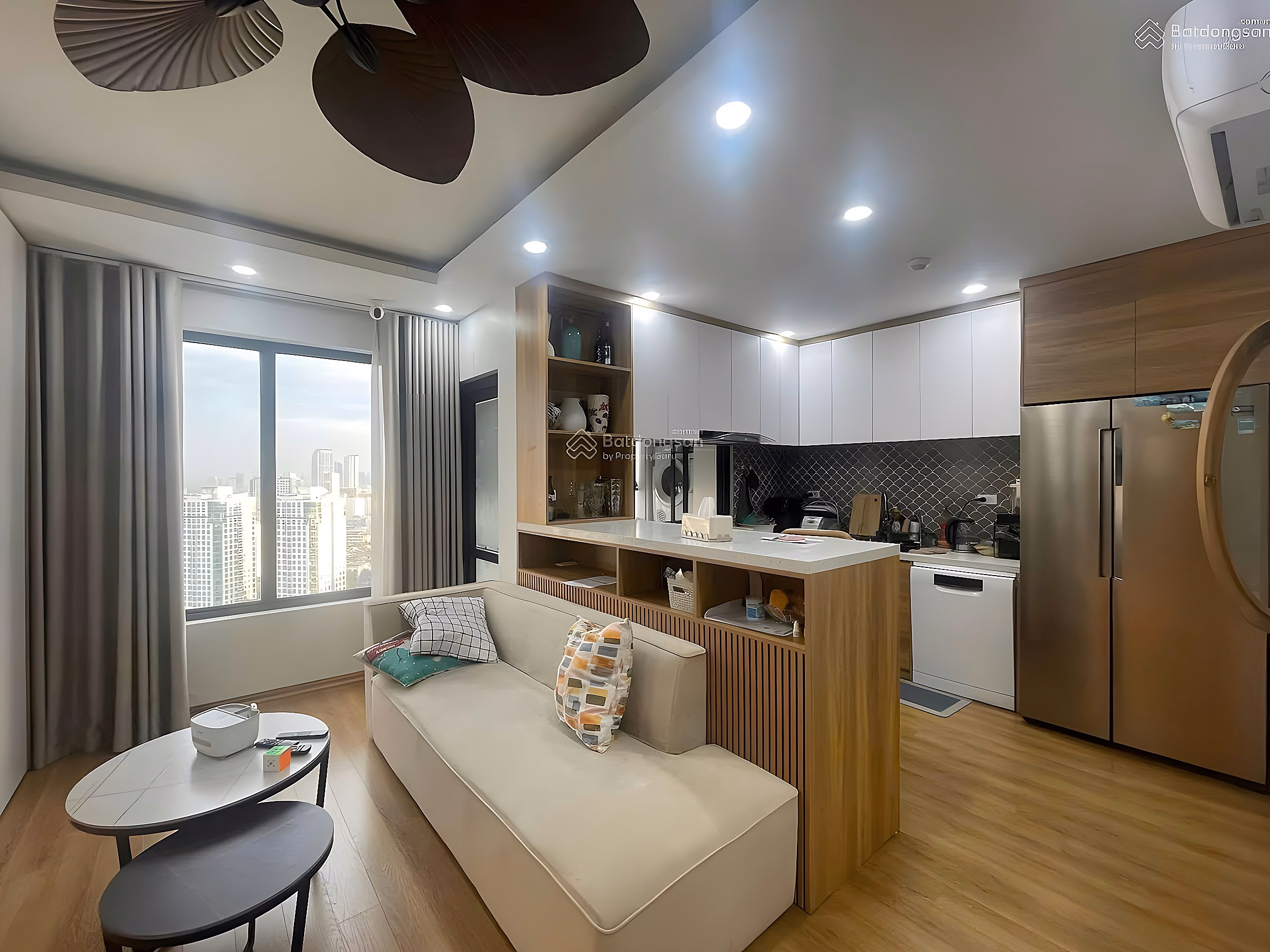 Green Stars CC for sale, Pham Van Dong, area 68m2, middle floor, cool direction, full furniture, price 5.5 billion