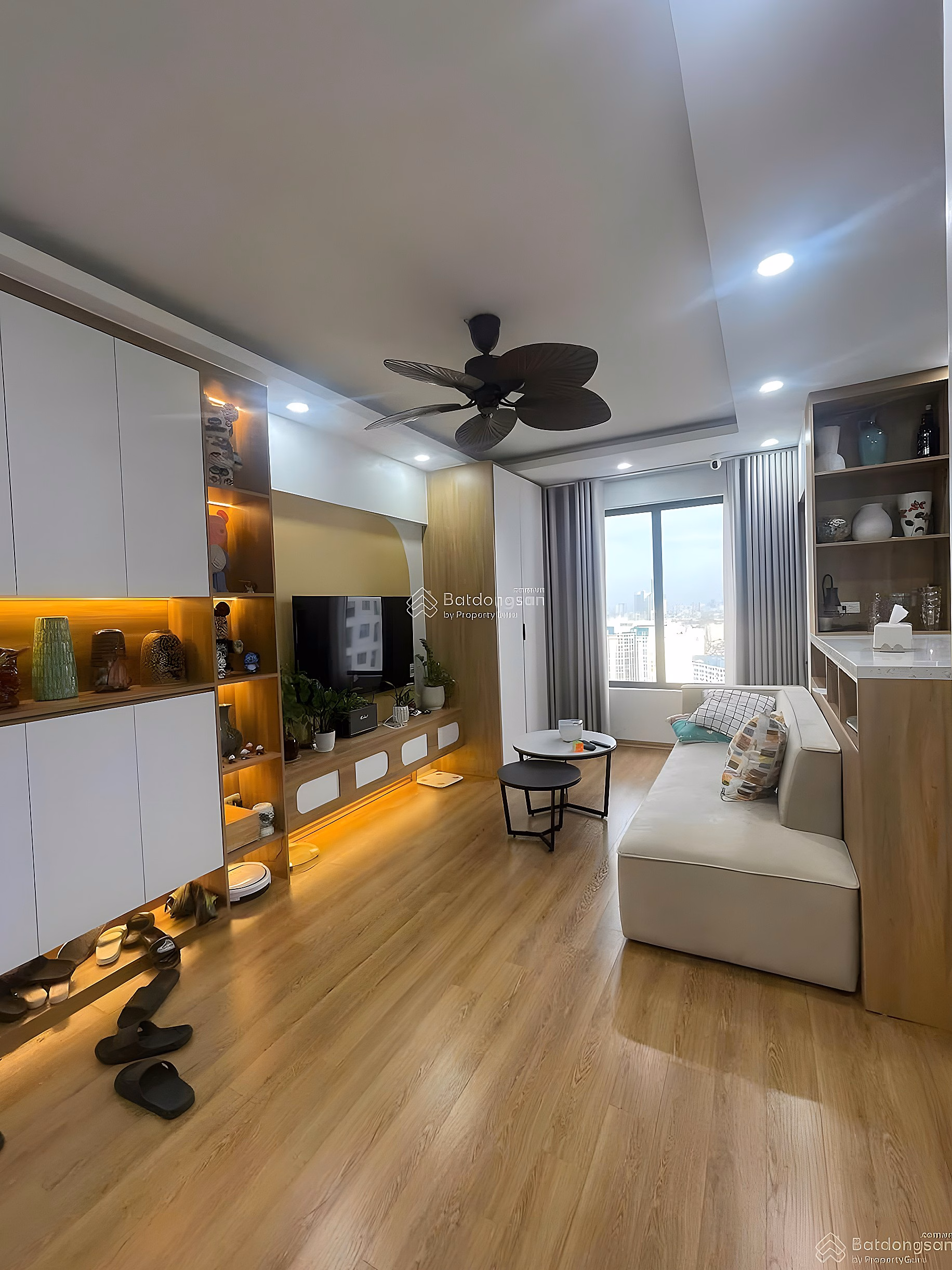 Green Stars CC for sale, Pham Van Dong, area 68m2, middle floor, cool direction, full furniture, price 5.5 billion