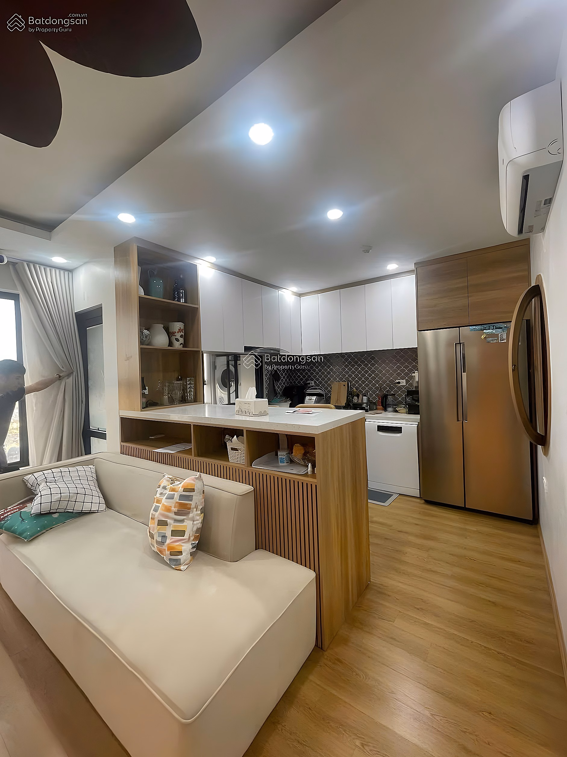 Green Stars CC for sale, Pham Van Dong, area 68m2, middle floor, cool direction, full furniture, price 5.5 billion
