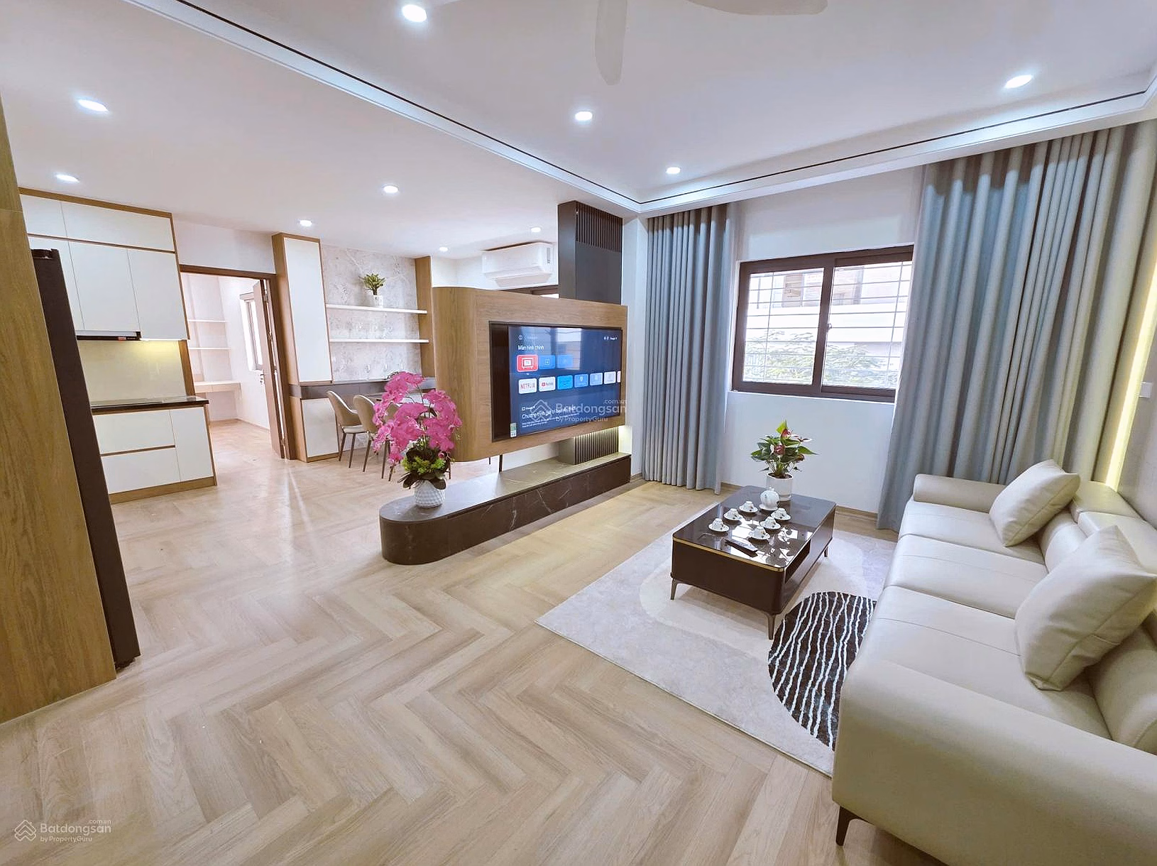 The owner moved to a villa and needs to urgently sell an apartment in building ct3-1, Me Tri Ha urban area,