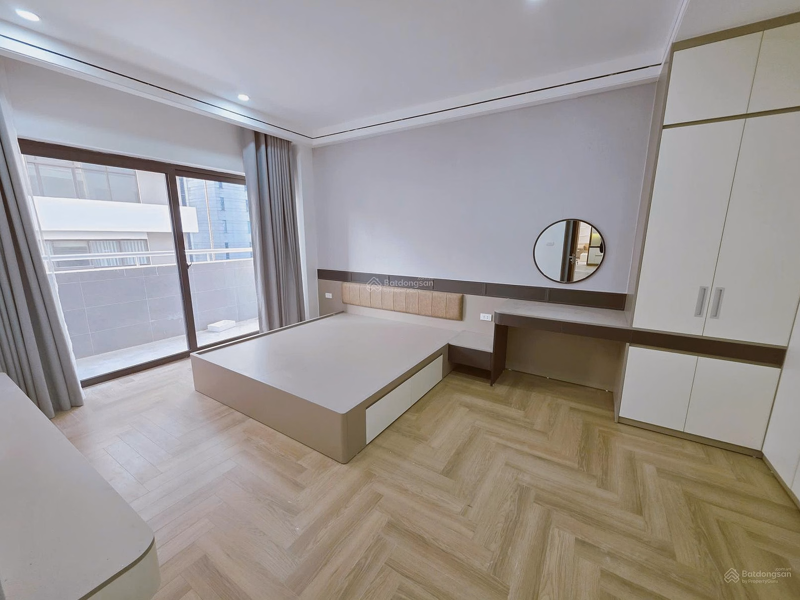 The owner moved to a villa and needs to urgently sell an apartment in building ct3-1, Me Tri Ha urban area