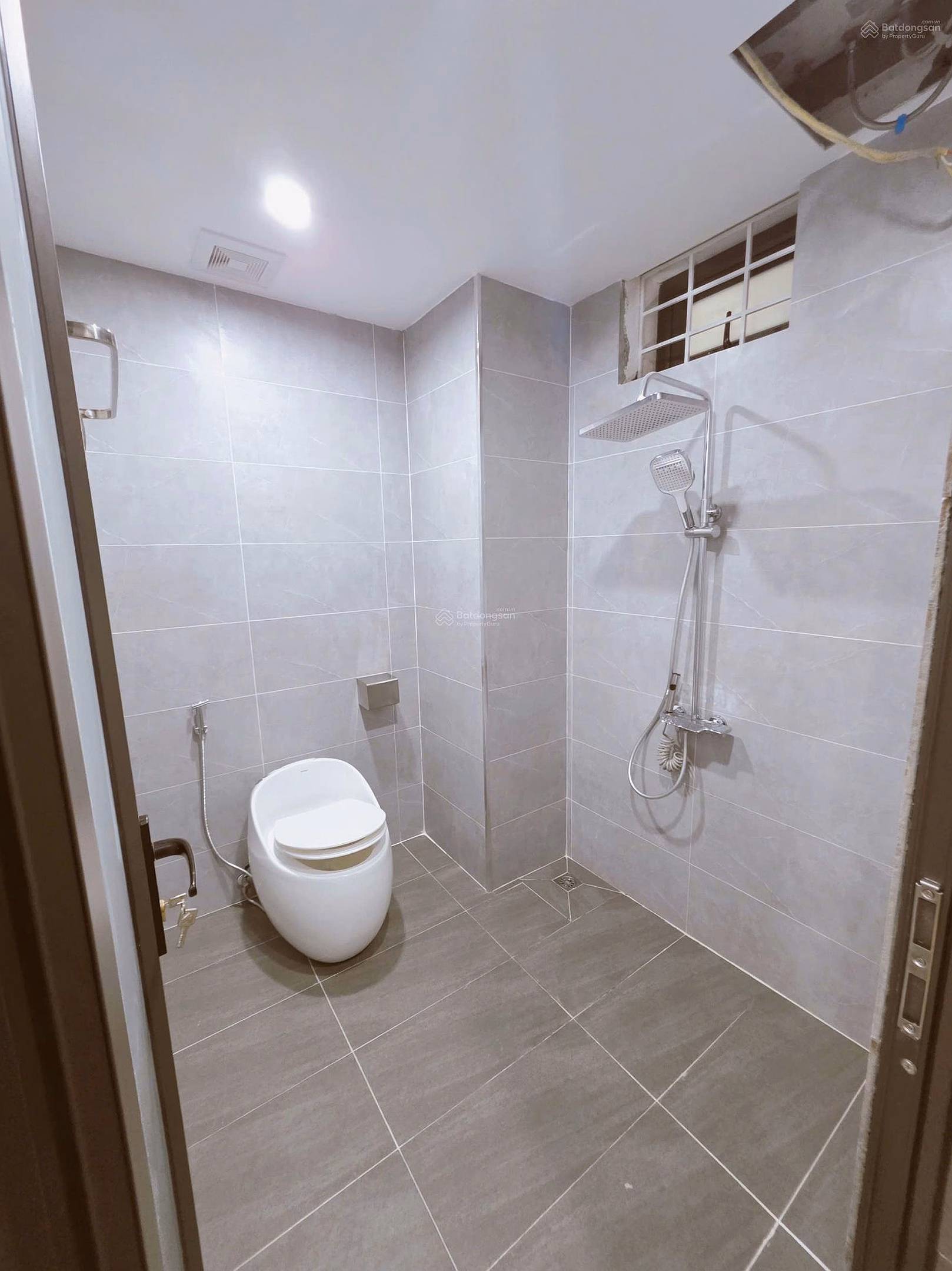 The owner moved to a villa and needs to urgently sell an apartment in building ct3-1, Me Tri Ha urban area