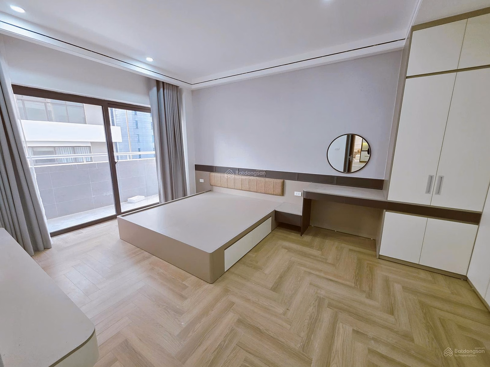 The owner moved to a villa and needs to urgently sell an apartment in building ct3-1, Me Tri Ha urban area