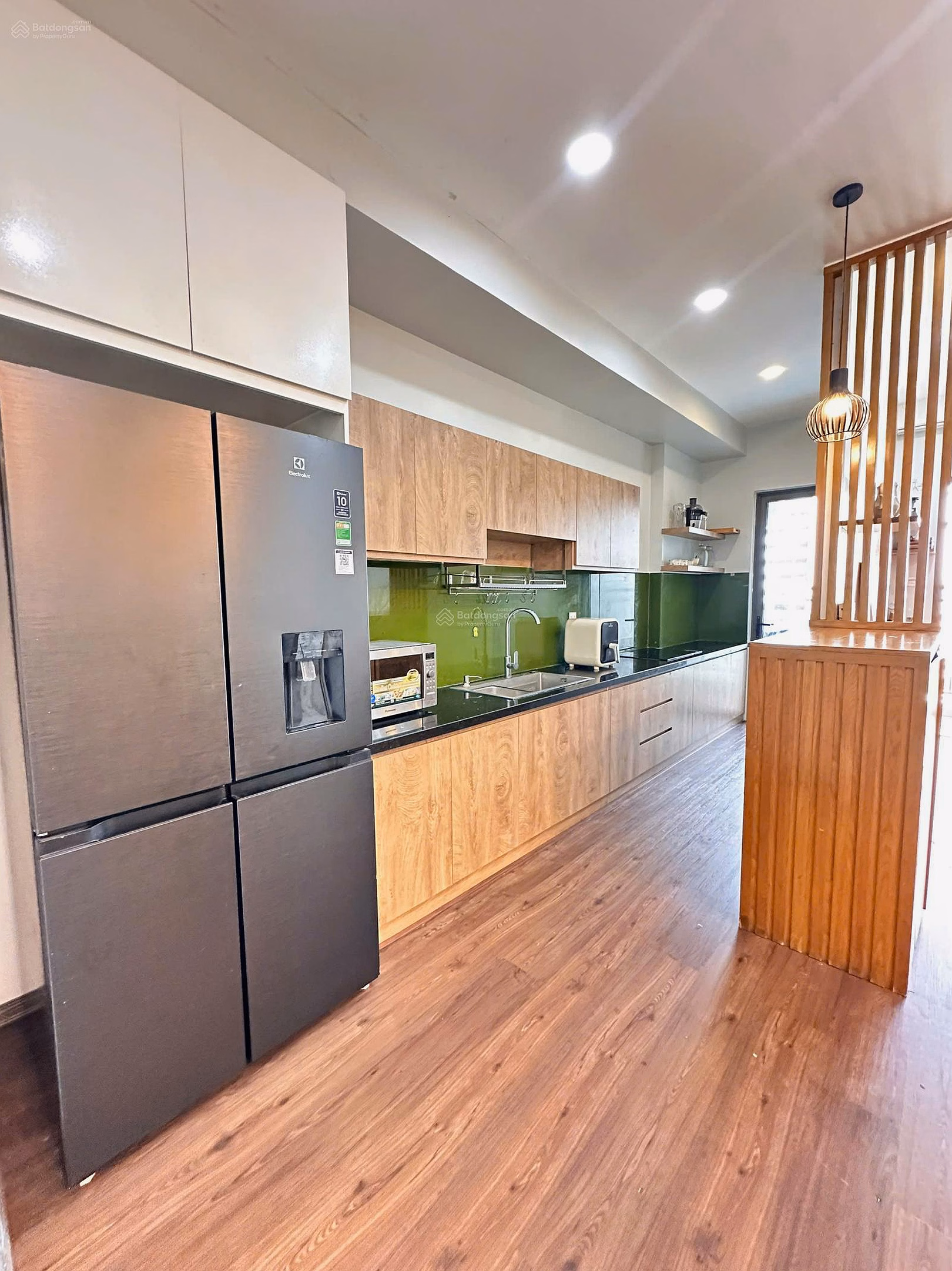 Selling 3 bedrooms corner 105m2 price only 9.9 billion river view The Sun Avenue Mai Chi Tho