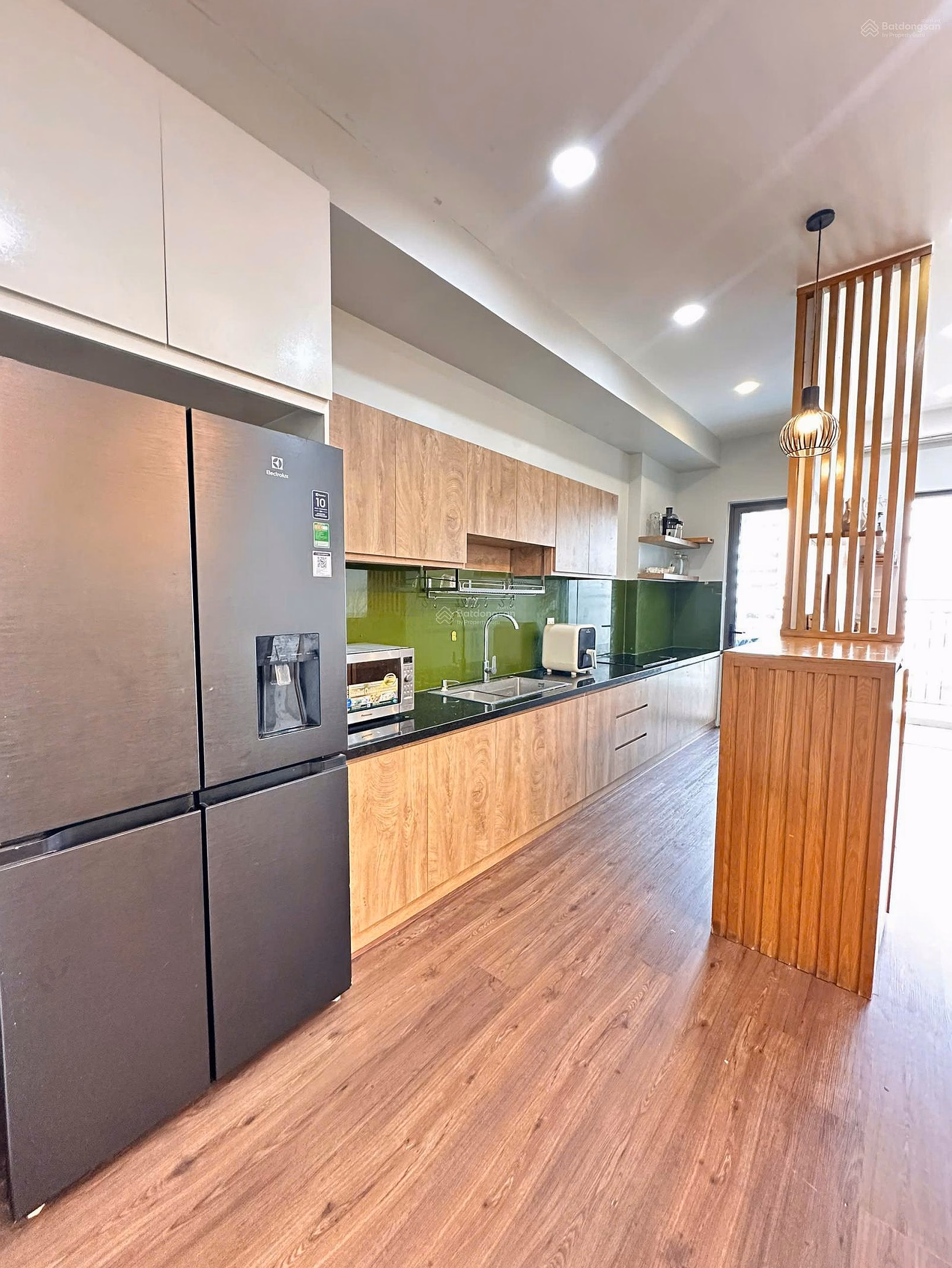 Selling 3 bedrooms corner 105m2 price only 9.9 billion river view The Sun Avenue Mai Chi Tho
