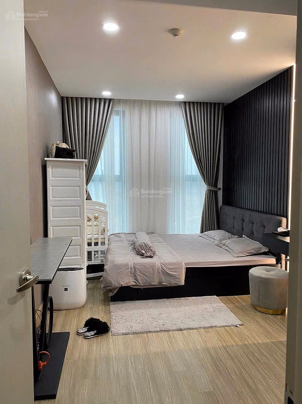 Selling 3-bedroom apartment - 103m2, Phu Gia Nguyen Huy Tuong building, full of beautiful new furniture, ready to book, price 8.5 billion