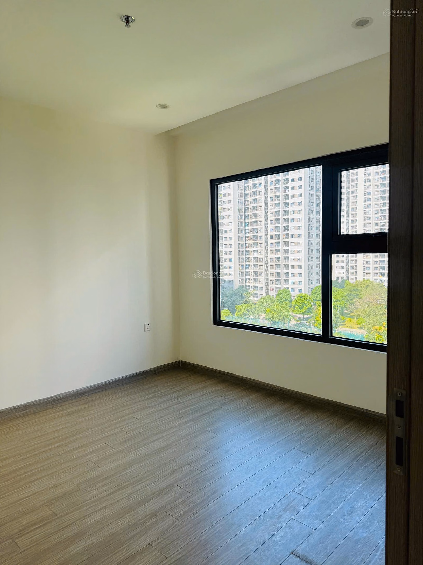Vinhomes offers 35% discount on 2-bedroom apartment + 70m2 with Japanese garden view, price only 3.4 billion, extended payment 210 days