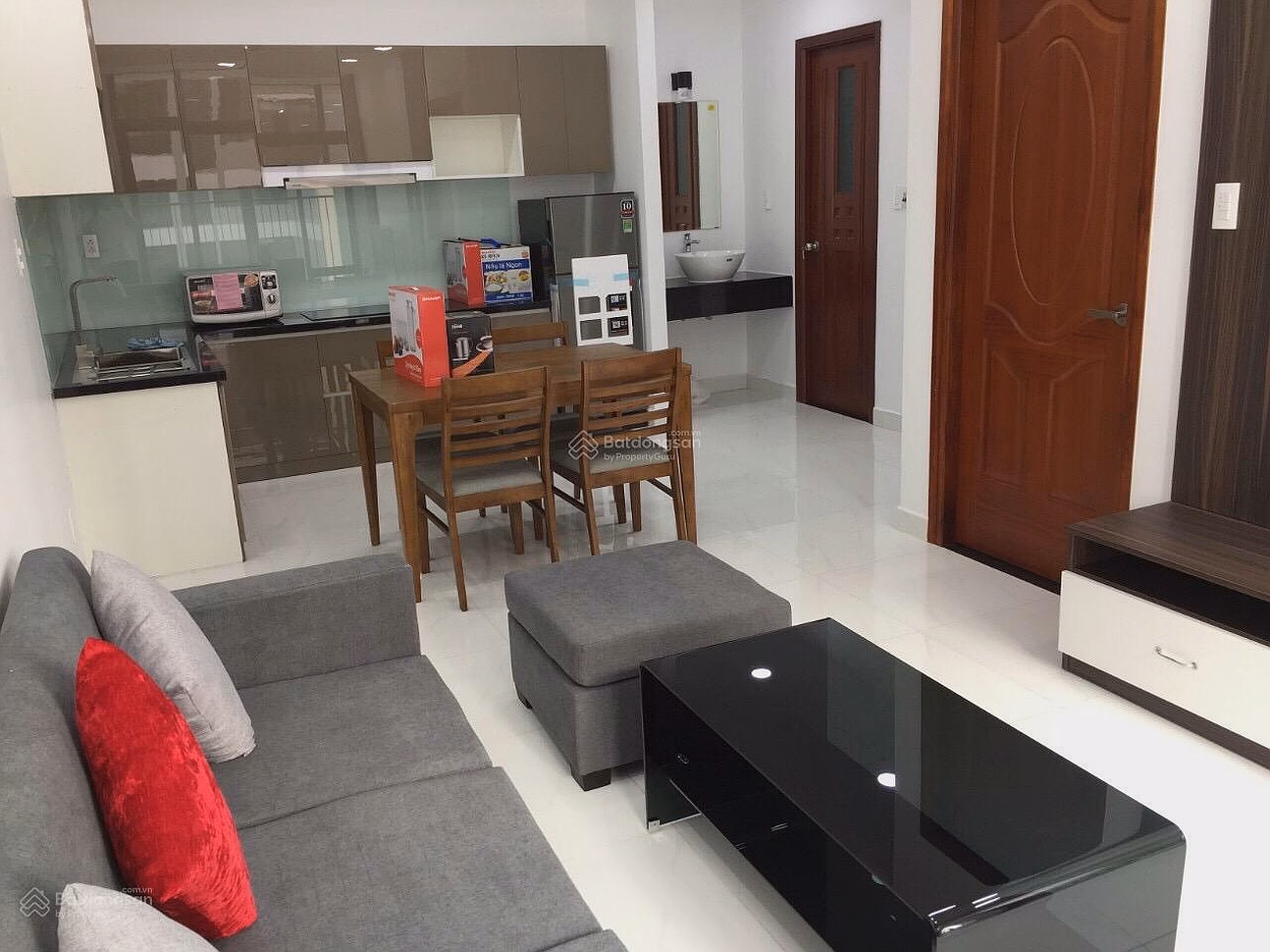 Owner rents 1 bedroom, 1 bathroom, fully furnished, 10 million/month
