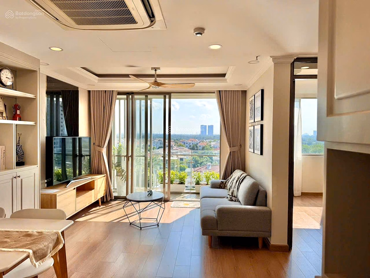 URGENT. Owner wants to urgently sell Hung Phuc Phu My Hung apartment, corner apartment, 3 bedrooms, with car, villa view, price 9.7 billion