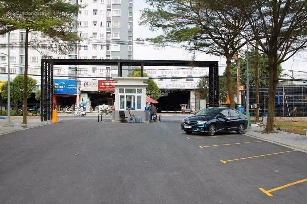 I'm a resident who needs to sell an apartment in Hiep Thanh Building, District 12, 2 bedrooms, 2 bathrooms, 71 m / sales contract for bank loan, please