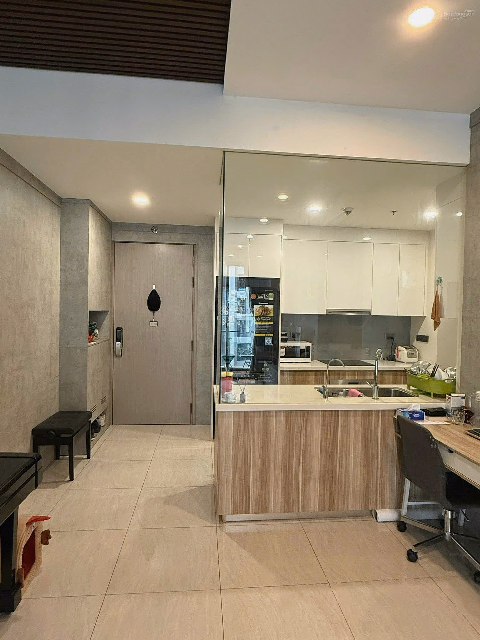 There is only one remaining 2-bedroom apartment in Q2 Thao Dien, extremely shocking price, high interest investment, pink book available