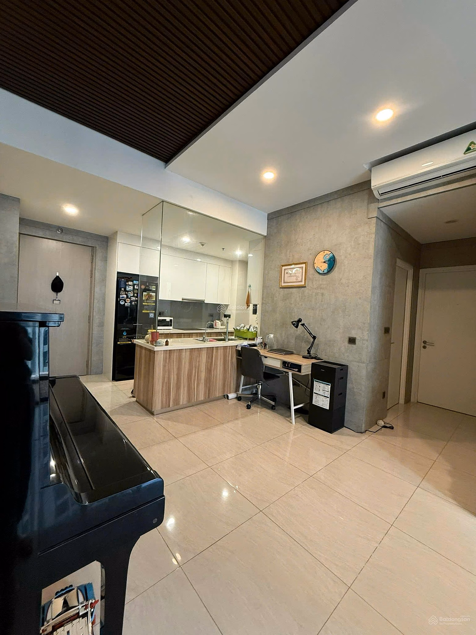 There is only one remaining 2-bedroom apartment in Q2 Thao Dien, extremely shocking price, high interest investment, pink book available