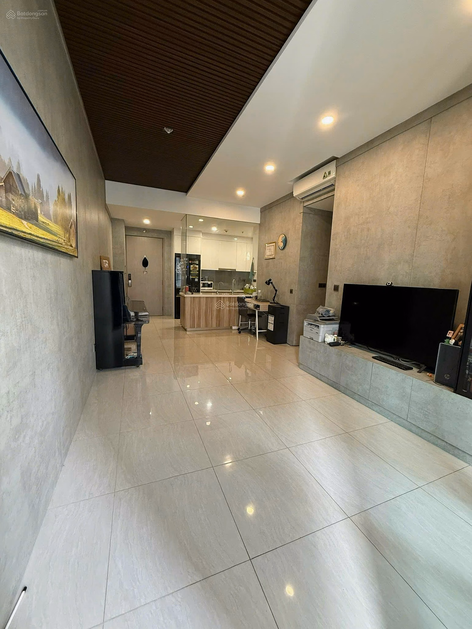 There is only one remaining 2-bedroom apartment in Q2 Thao Dien, extremely shocking price, high interest investment, pink book available