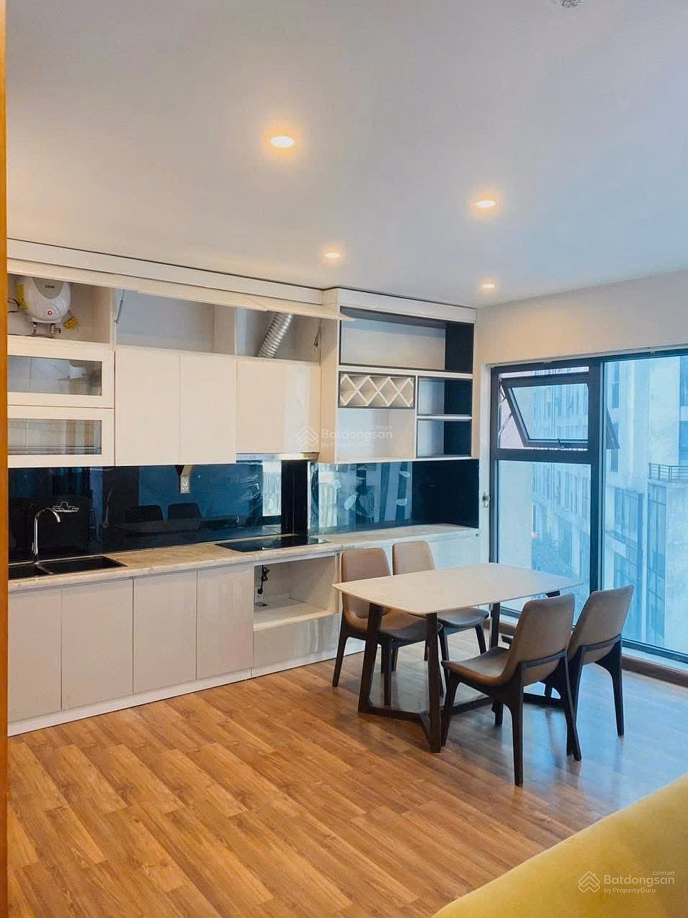 Hot. Landlord offers to sell 3-bedroom apartment with area 104m2 at My Dinh Plaza 2 Apartment No. 2 Nguyen Hoang My Dinh