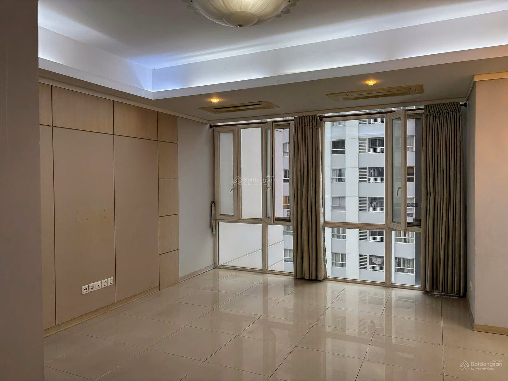 Owner needs to quickly sell 2 bedrooms Imperia An Phu, beautiful floor, cheap price, pink book available