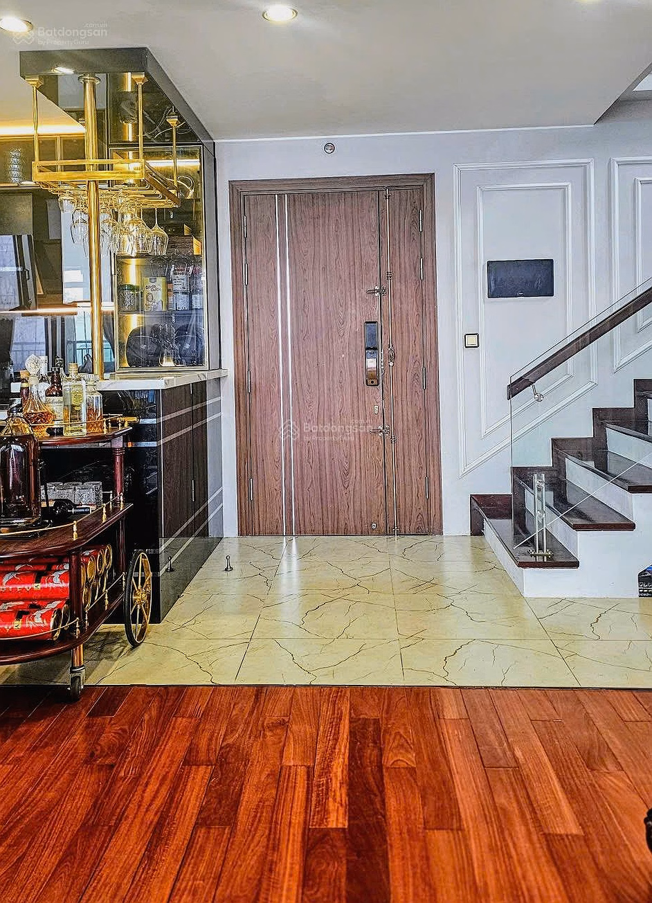 For sale CH Penthouse Duplex, corner unit, 2 open sides, 4 bedrooms, high-class furniture