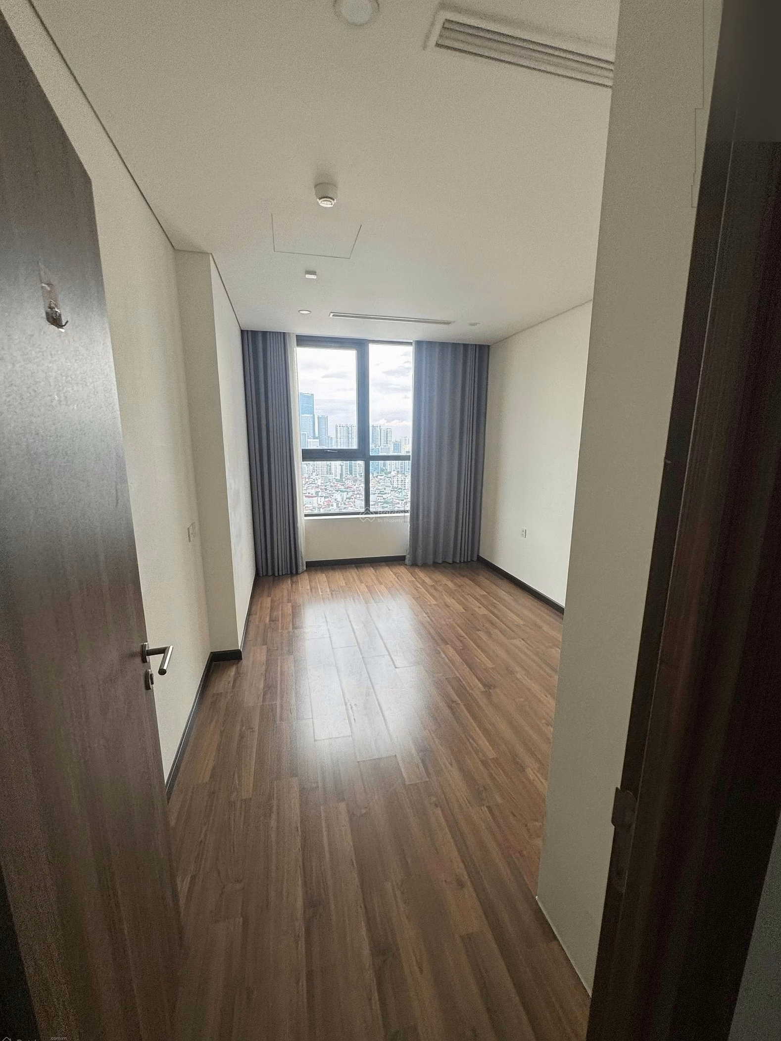 The owner sent to rent an apartment of 85m2, 2 bedrooms, 2 bathrooms, fully furnished at Mipec Rubik 360