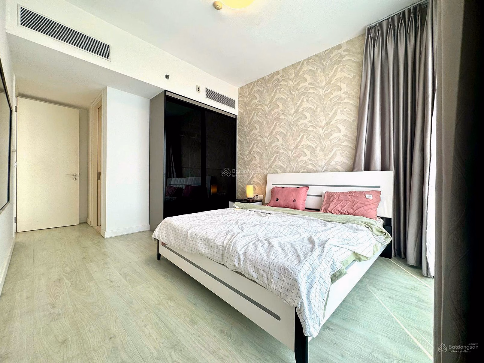 Owner needs to recover capital for 2-bedroom Gateway Thao Dien apartment with Landmark view, cheap investment price