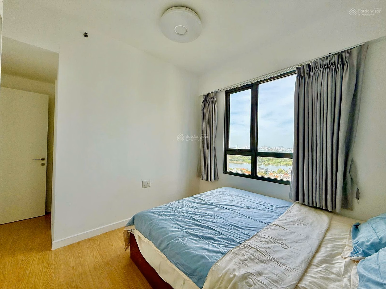 The owner is overwhelmed - selling 2 bedrooms Masteri Thao Dien for only 7.2 billion bp. Super good price for investors***