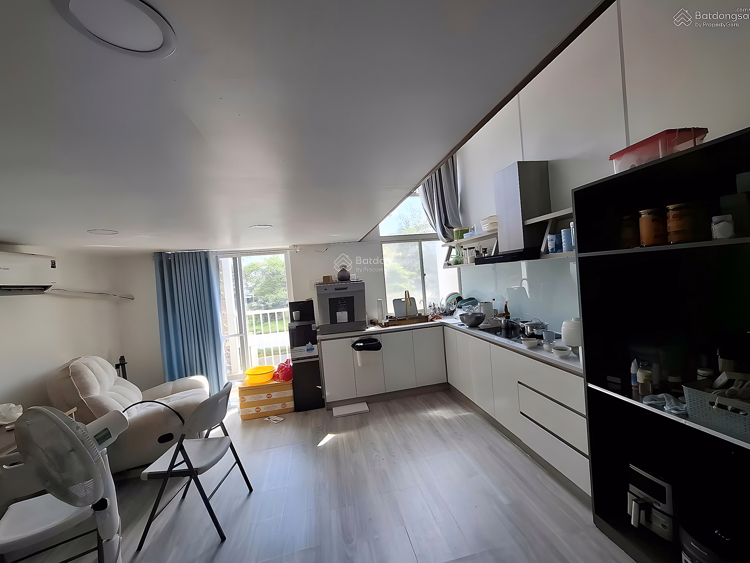 Owner sells apartment on the first floor of Hung Vuong 1 apartment building, District 7, 2 bedrooms, full new furniture