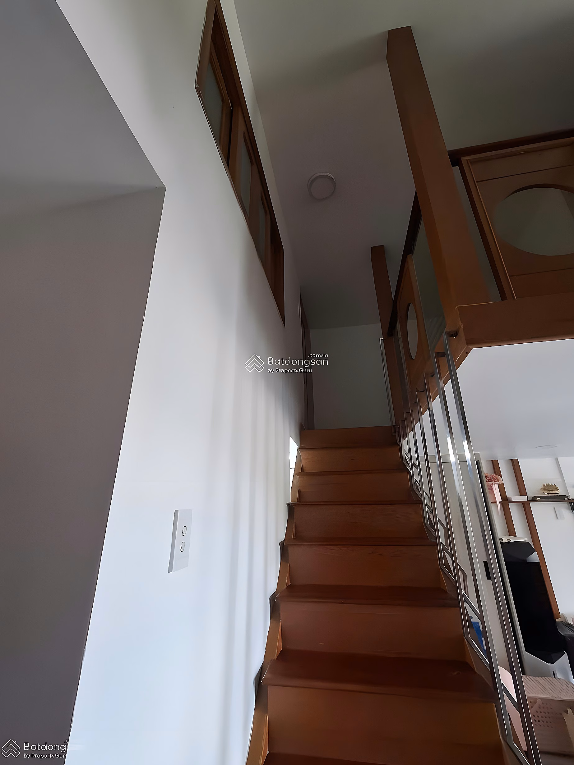 Owner sells apartment on the first floor of Hung Vuong 1 apartment building, District 7, 2 bedrooms, full new furniture