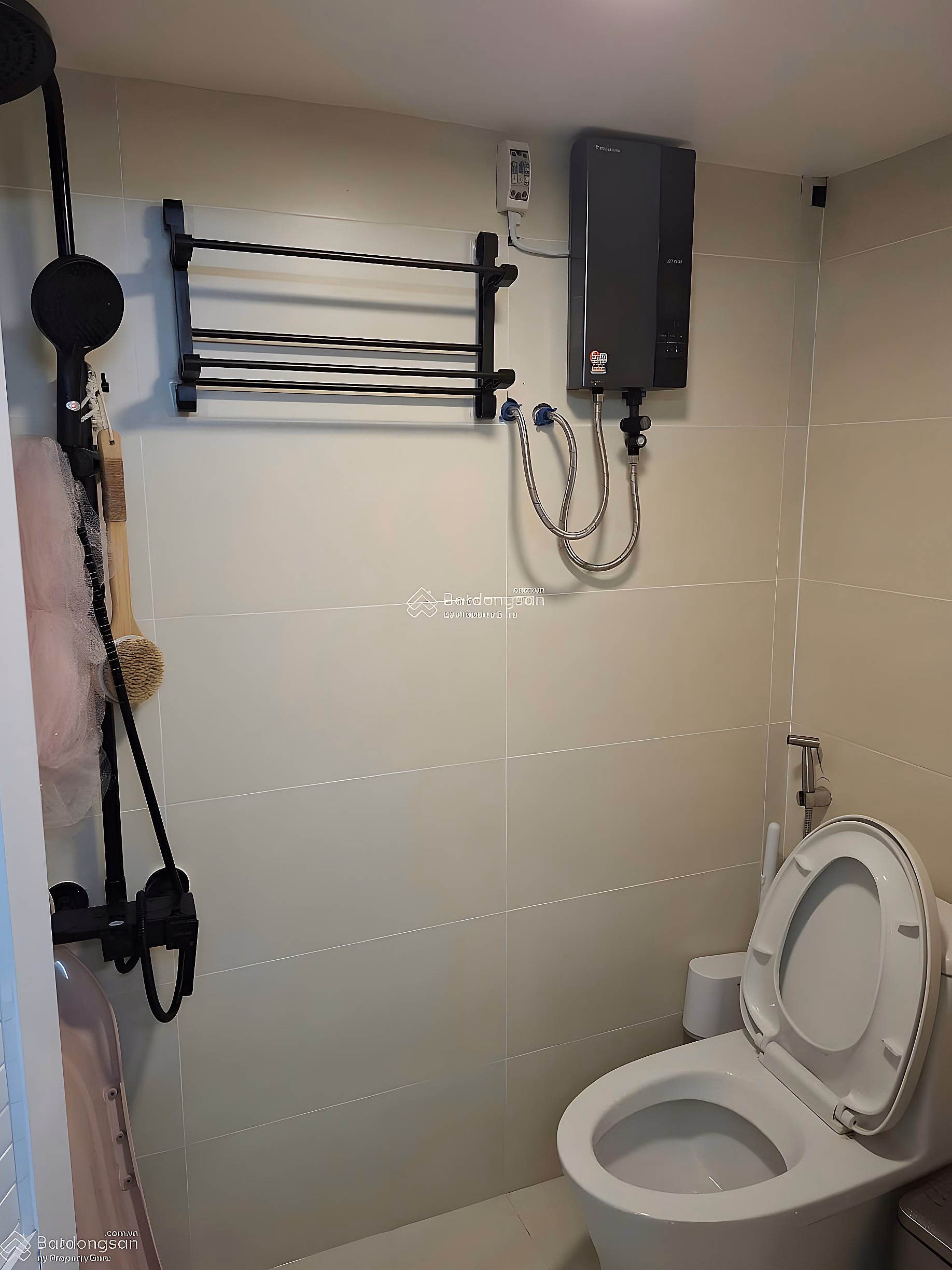 Owner sells apartment on the first floor of Hung Vuong 1 apartment building, District 7, 2 bedrooms, full new furniture