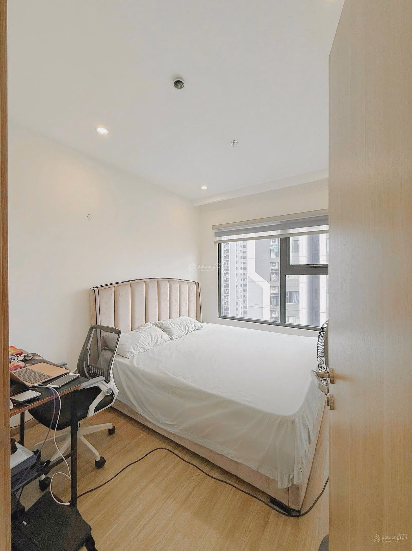 The owner sells a 3-bedroom corner apartment for 5.7 billion including 75.6 m2, selling price during the week! Luxury subdivision GS3Vinhomes Smart
