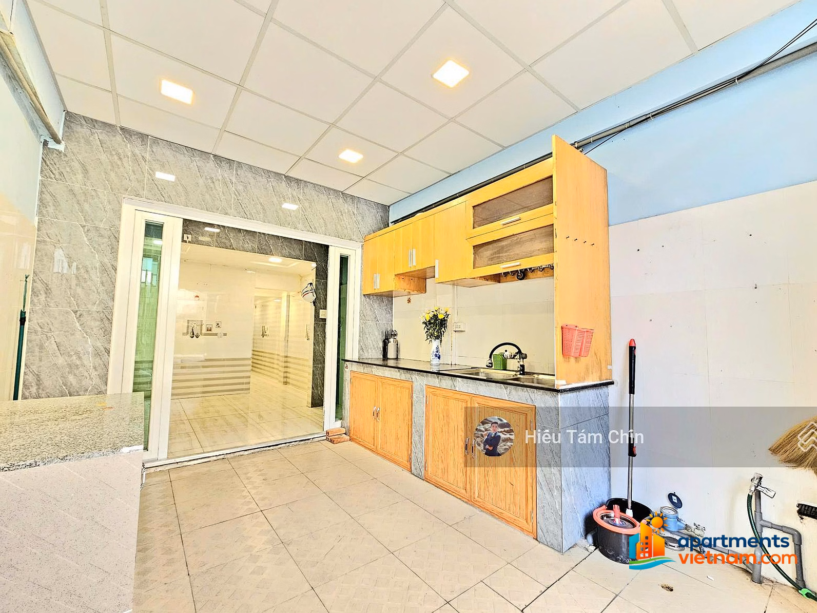 Investment opportunity, house 3m x 18m, 8m road for cars to park in front of the house