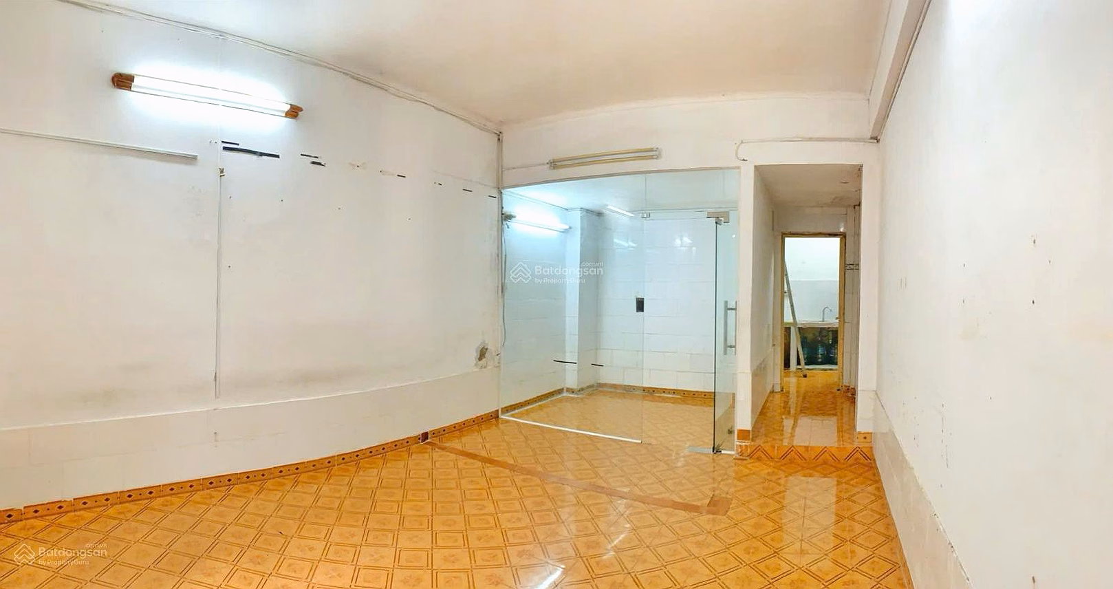 Rare item in District 3, convenient ground floor apartment, no need to climb stairs!